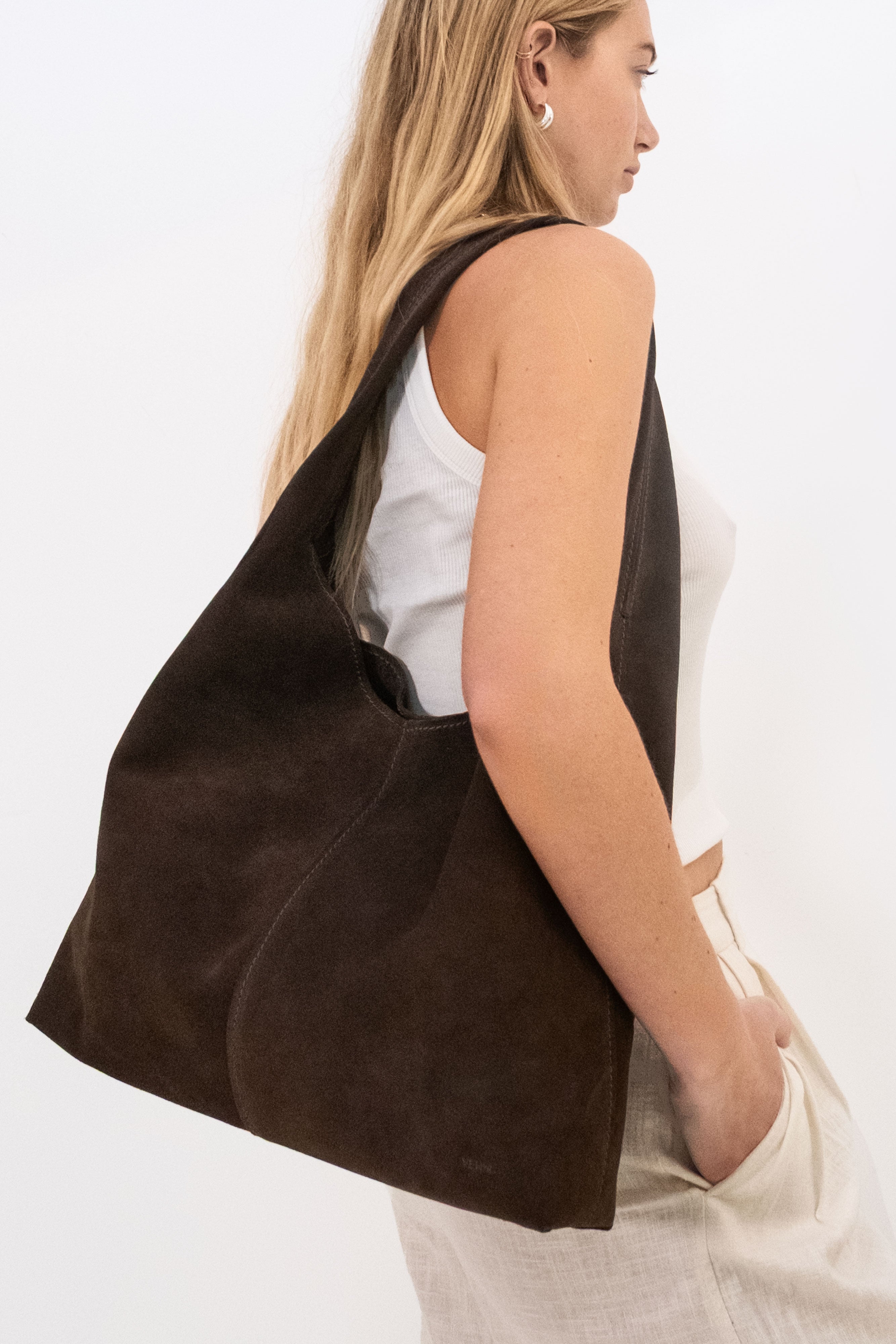 HOW TO LOOK AFTER YOUR LEATHER IN SUMMER